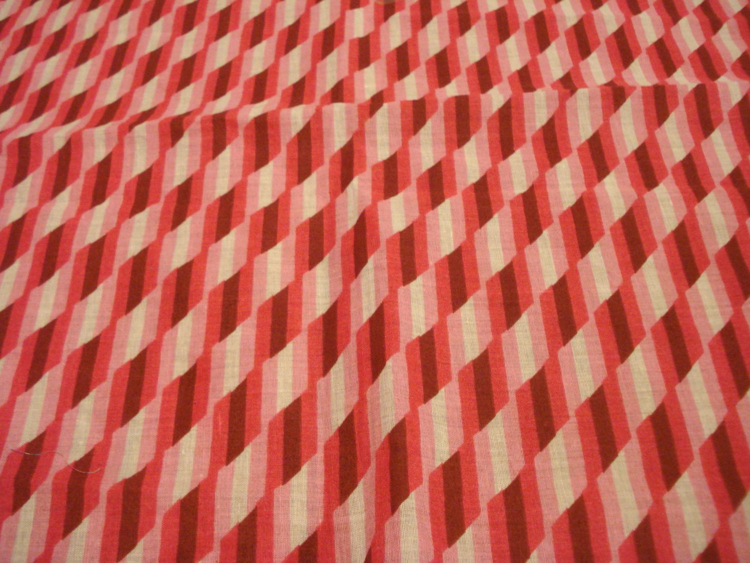 Pink red cotton bandanna kerchief optical illusion excellent preowned ll3124