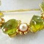 Circle pin brooch faux peridot and pearls leaves vintage ll3206