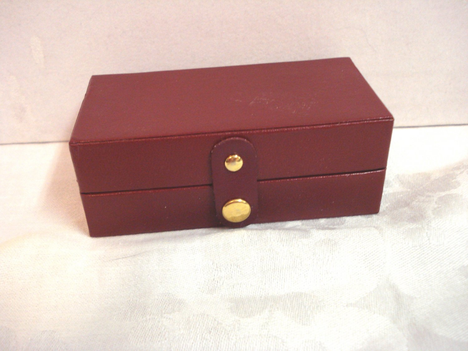 Leatherette and faux suede travel jewelry box burgundy pre-owned ll3277