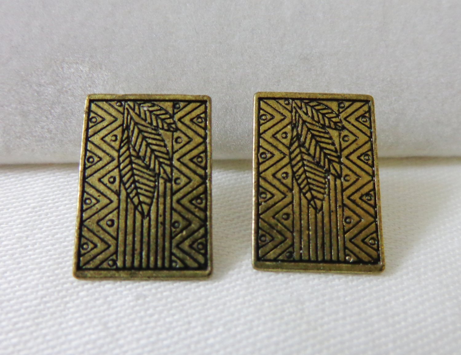 Coldwater Creek zig zag leaf etched bronze tone pierced earrings rectuangles new on card ll3391
