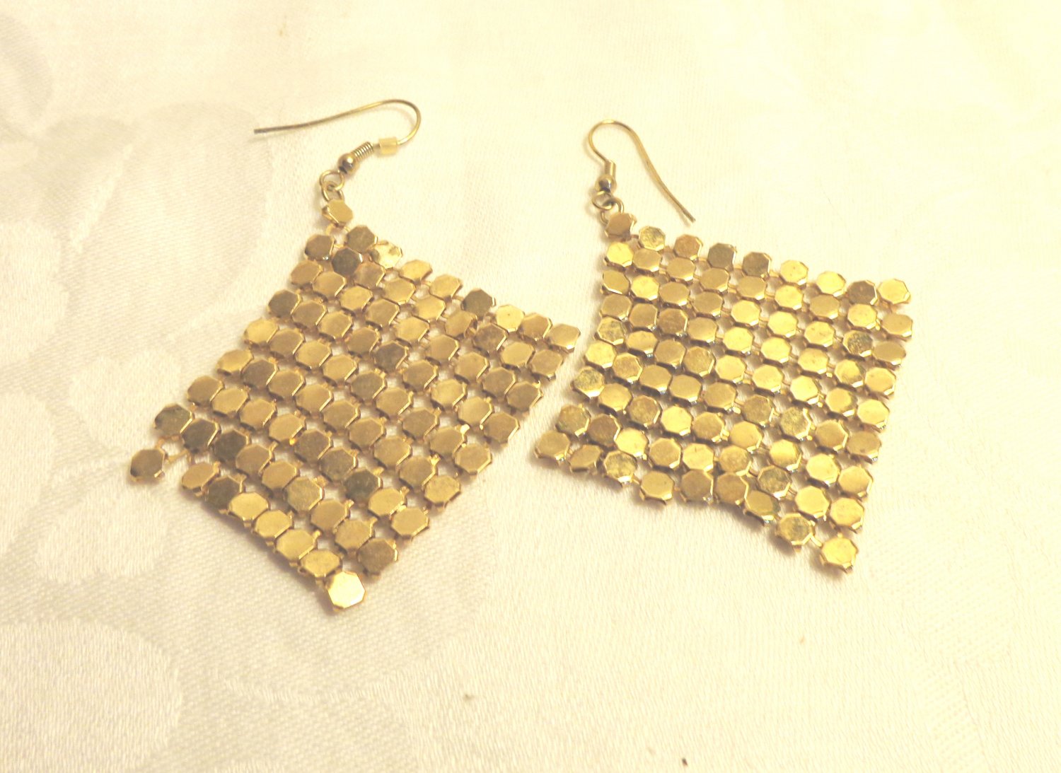 Gold tone alu-mesh chandelier earrings pierced shepherd's hook draping  ll3492