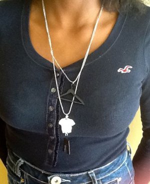 Handing Clothes Pendant