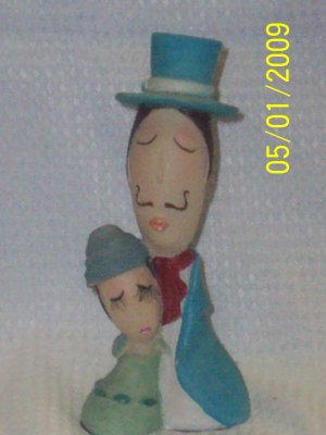 COUPLE FIGURINE