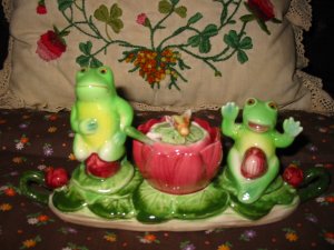Vintage Frog with Holder /Tray Honey Pot Spoon 6 Piece Salt and Pepper Shakers Marked Shefford Japan