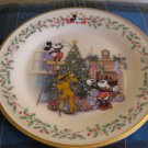 Lenox Disney Decorating The Tree Collector Plate Pluto and Mickey