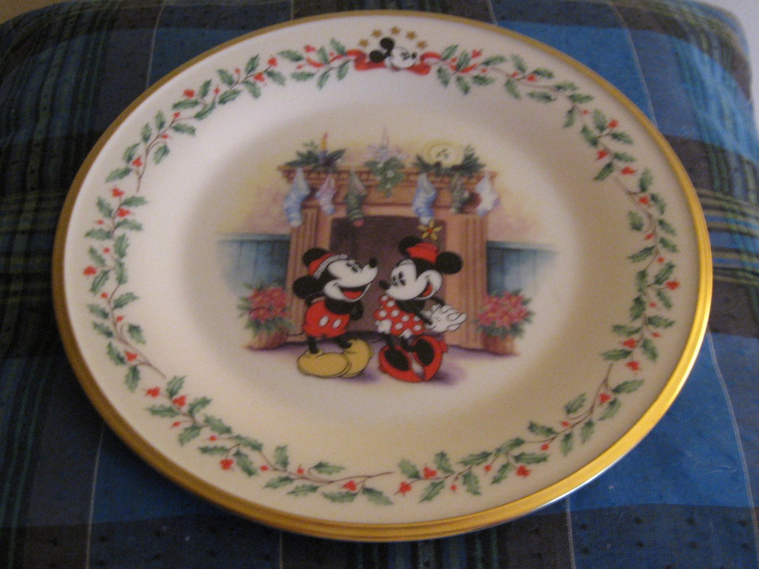 Lenox Disney Under The Mistletoe Collector Plate Mickey and Minnie