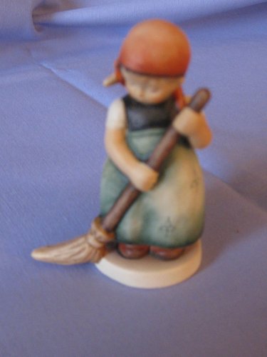 Hummel Little Sweeper Figurine TMK6 171/4/0 With Box