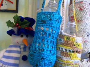Plastic Drink/botlle holders- Blue
