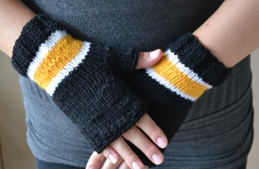 Boston Bruinds Handknit hand warmers