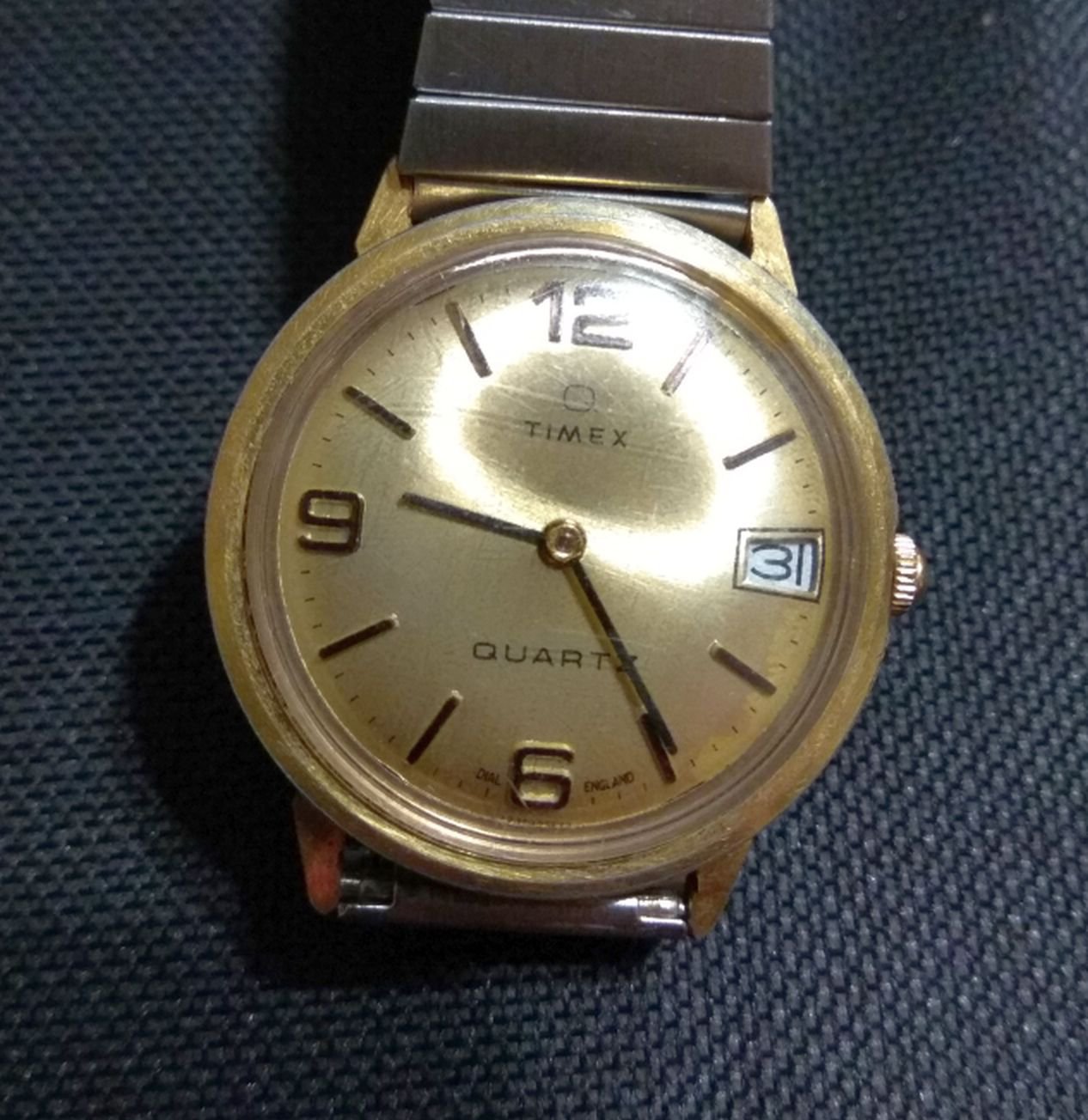 Vintage Timex Q watch with date