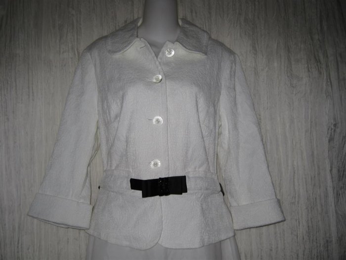 R.E.Q. Shapely White Textured Belted Jacket Coat 12