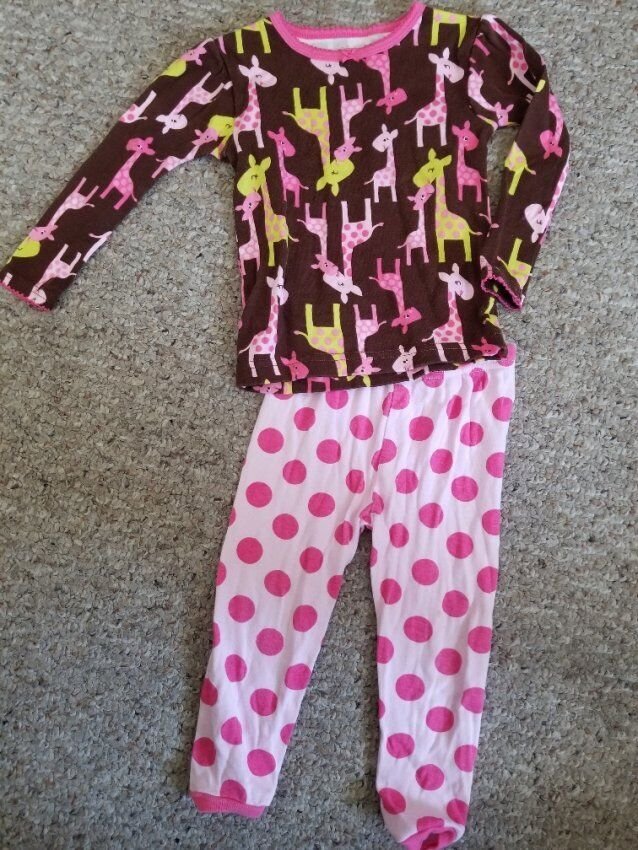 CARTER&acirc;��S Giraffe and Polka Dot Long Sleeved Pajamas Girls 18 months