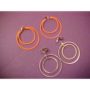 LOT OF 2 VINTAGE PAIR OF HOOP CLIP-ON EARRINGS