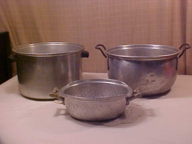 VINTAGE ALUMINUM LARGE POTS STOCK PAN POT COOKWARE (SOLD)