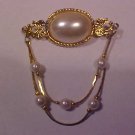 VINTAGE GOLD TONE FLEX PEARL CHAIN BROOCH PENDENT
