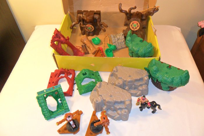 2003 Fisher Price Imaginext Lost Fortress w/warrior horse RARE