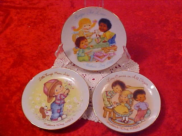 LOT OF 3 AVON MOTHERS DAY COLLECTOR PLATES 93-84-82