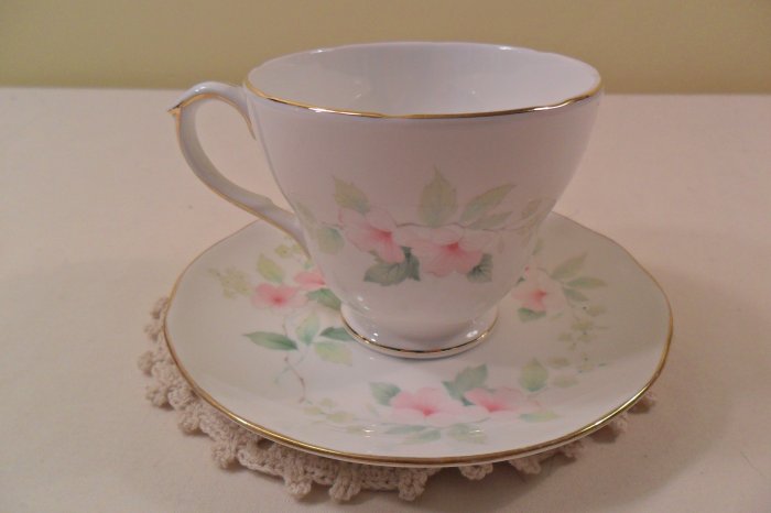 VINTAGE BONE CHINA RORAL WINCHESTER FLOWERED TEA CUP AND SAUCER