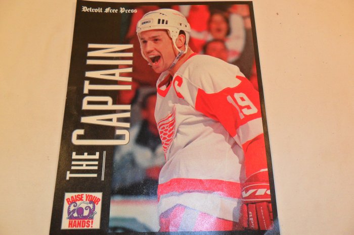 DETROIT RED WINGS FREE PRESS THE CAPTAIN COLLECTOR 8 BY 10 PHOTO