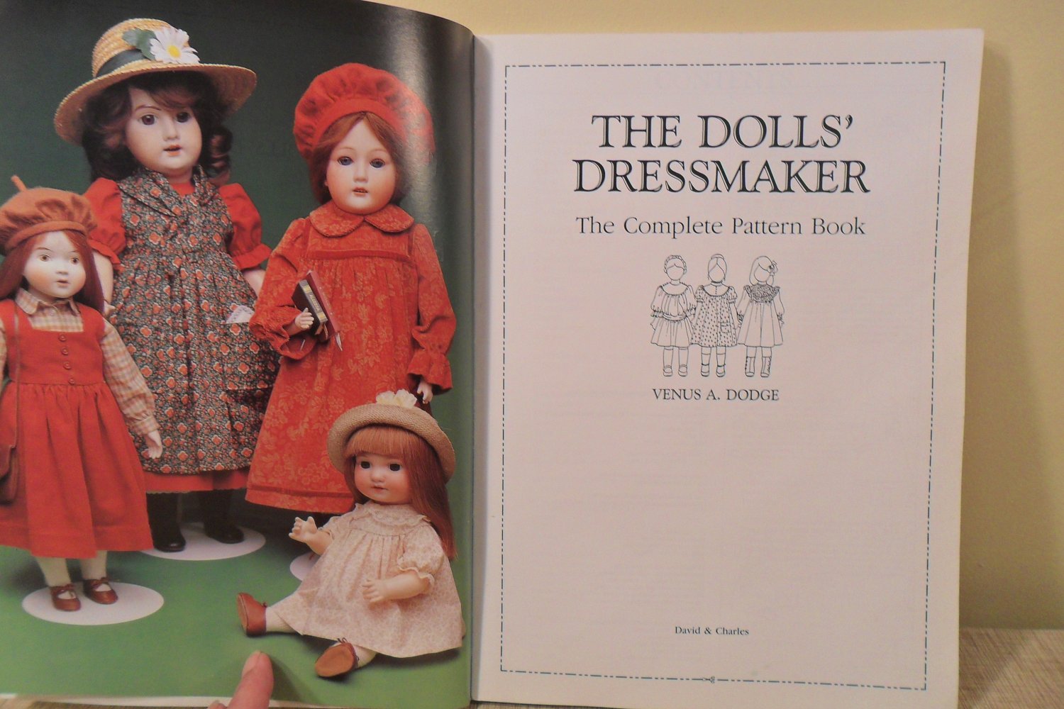 1987 The Dolls Dressmaker The Complete Pattern Book Venus A. Dodge