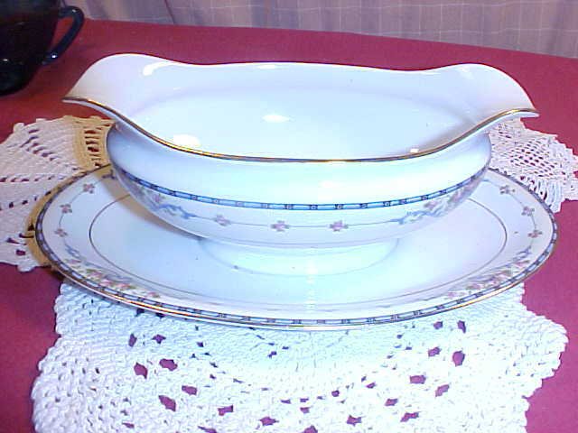 Noritake Wellesley gravy boat with attached plate and gold trim