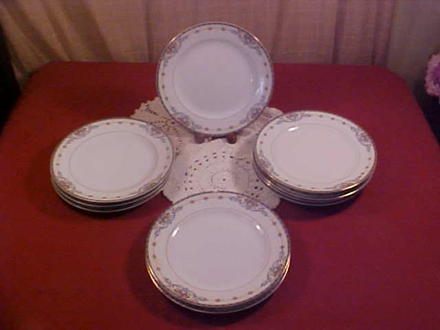 Set of 10 Noritake Wellesley rose pattern plates