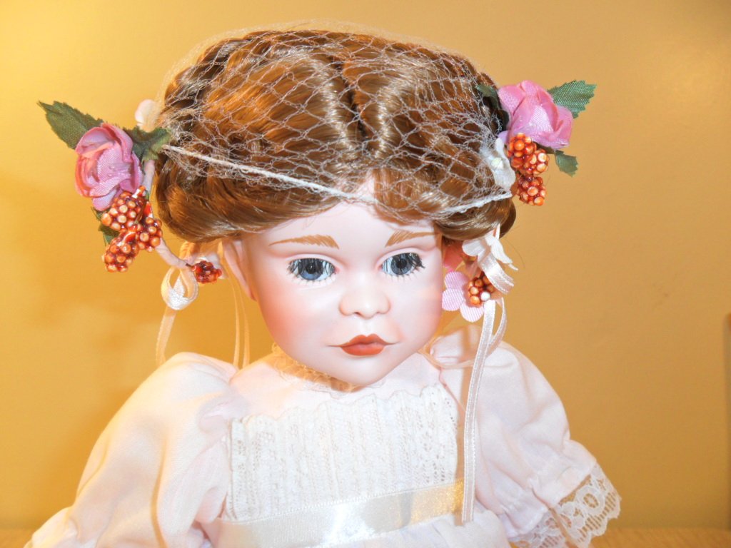 1991 Paradise Galleries 14 Porcelain Doll A Party For Sarah