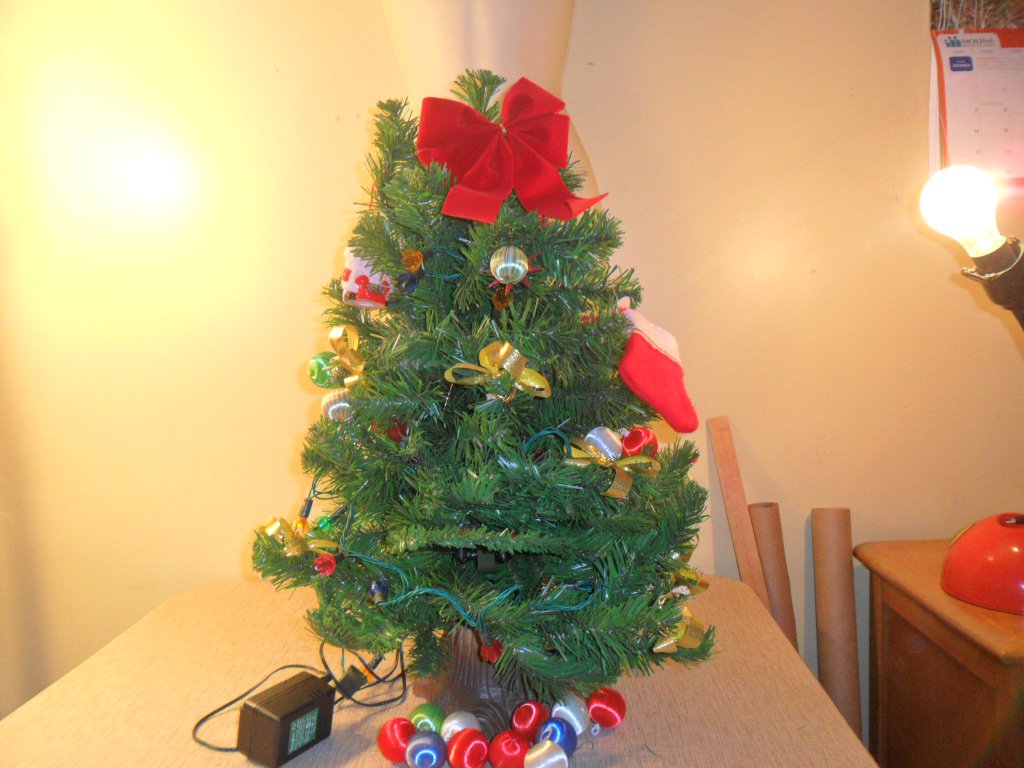 Nice Large Motion Sensored Animated 26" Tall Talking Singing Christmas Tree