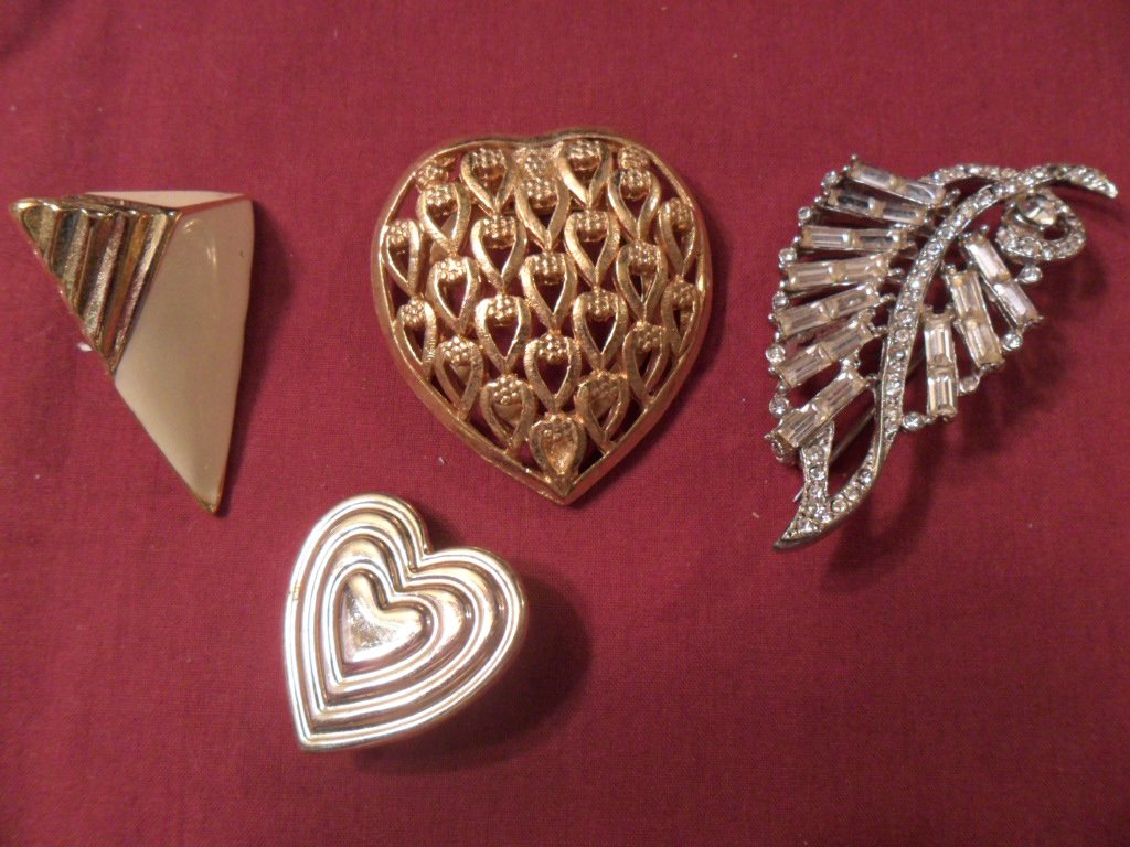 Lot of Vintage brooch pendent earring great for crafter