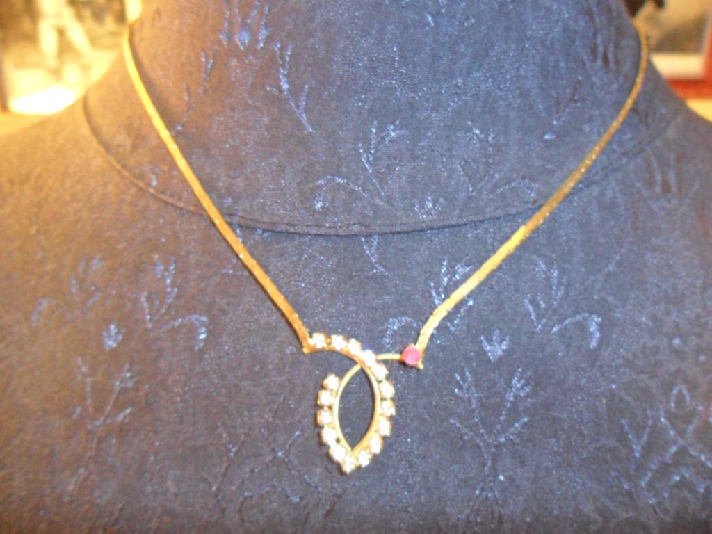Vintage gold tone rhinestone necklace