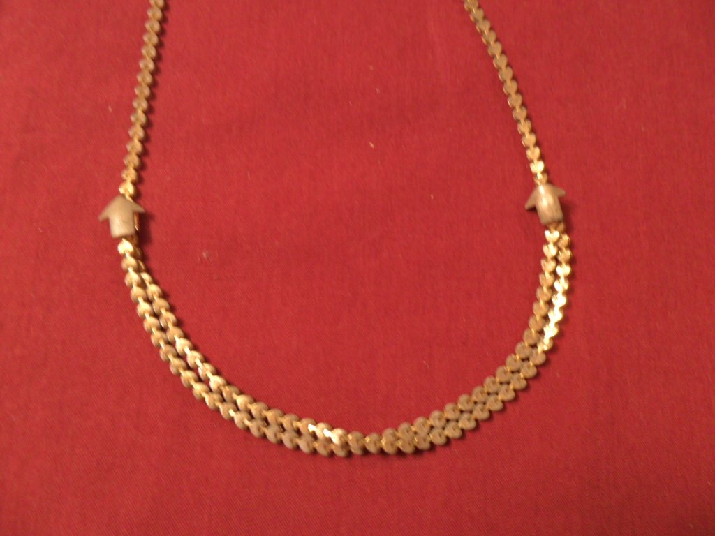 Vintage retro gold tone fashion necklace