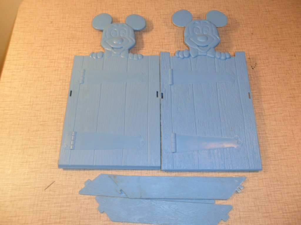 Vintage 1971 Mickey Mouse Bookend bookholder for Golden books, blue plastic