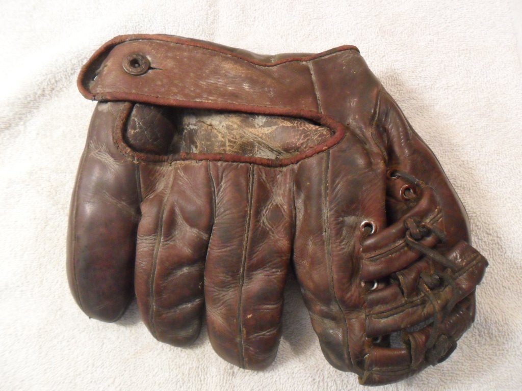 Vintage 1940's Right Handed Baseball Glove
