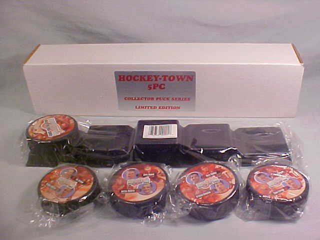 1999-2000 DETROIT RED WINGS HOCKEY TOWN 5 PC PUCK SET