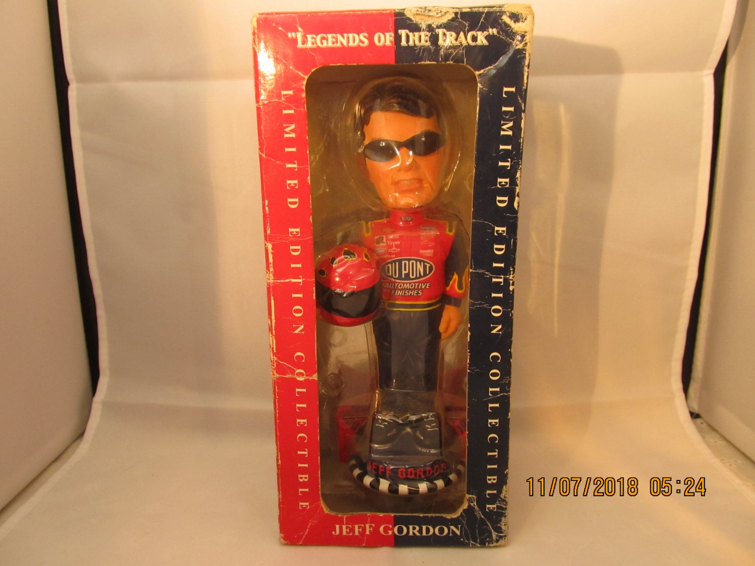 Jeff Gordon #24 DuPont 2001 Champion Legends of the Track Bobble Head