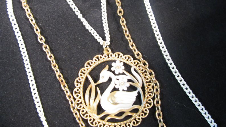 Vintage 3 chain Swan white & gold tone 24 in