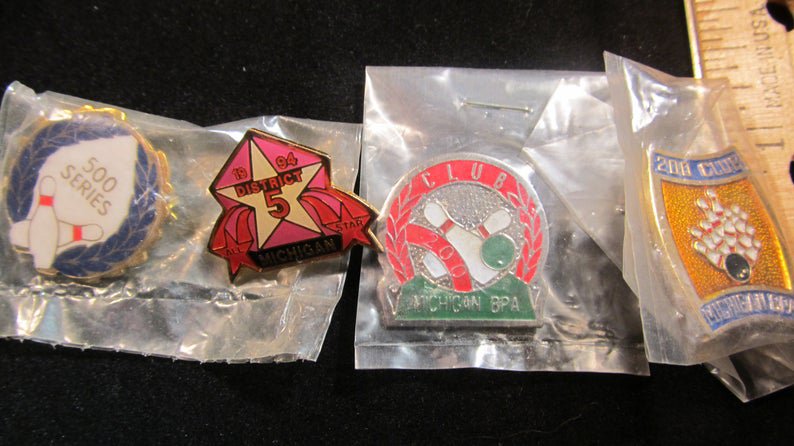 Lot o 6 1980's Michigan Bowling Club Pin back and patches