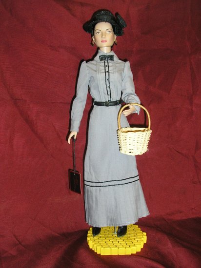 wizard of oz tonner dolls