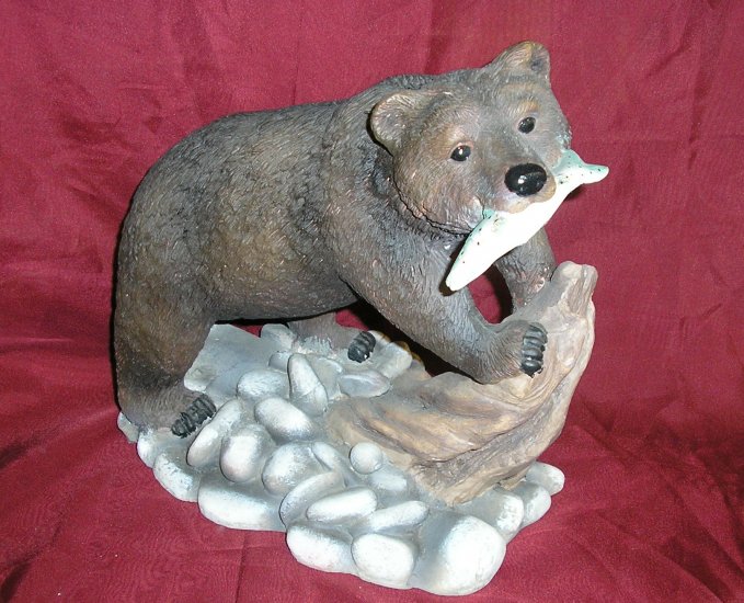 BROWN BEAR W/ SALMON 11" Garden Statue
