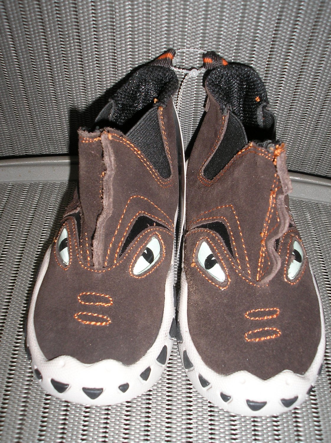 POLLIWALKS KIDS "TOYS FOR FEET" BROWN SUEDE "CHOMPER" SLIP ON BOOT/SHOE