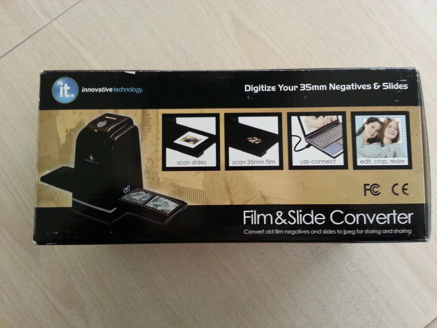 Innovative Technology 35mm Negative and Slide Converter to PCTransfers 35mm negatives/slides to PC!