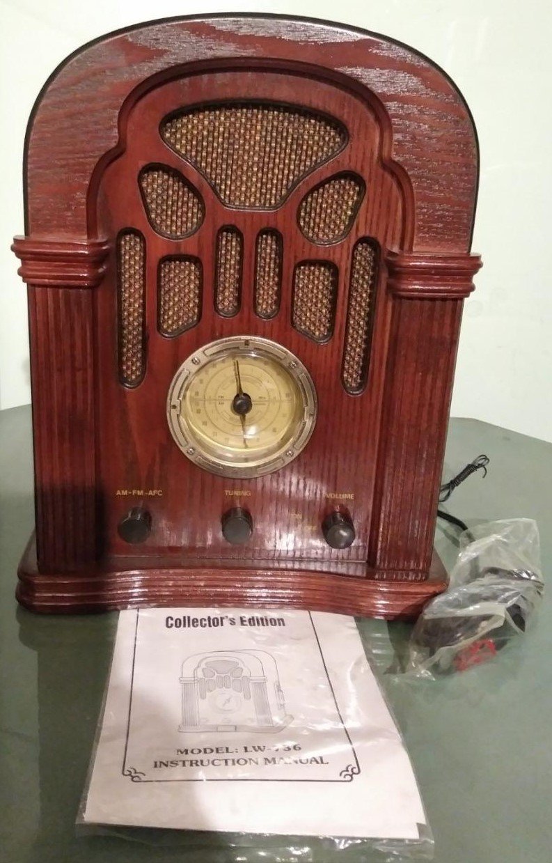 Vintage Collector's Edition AM/FM Radio Cassette Player Model LW 736!