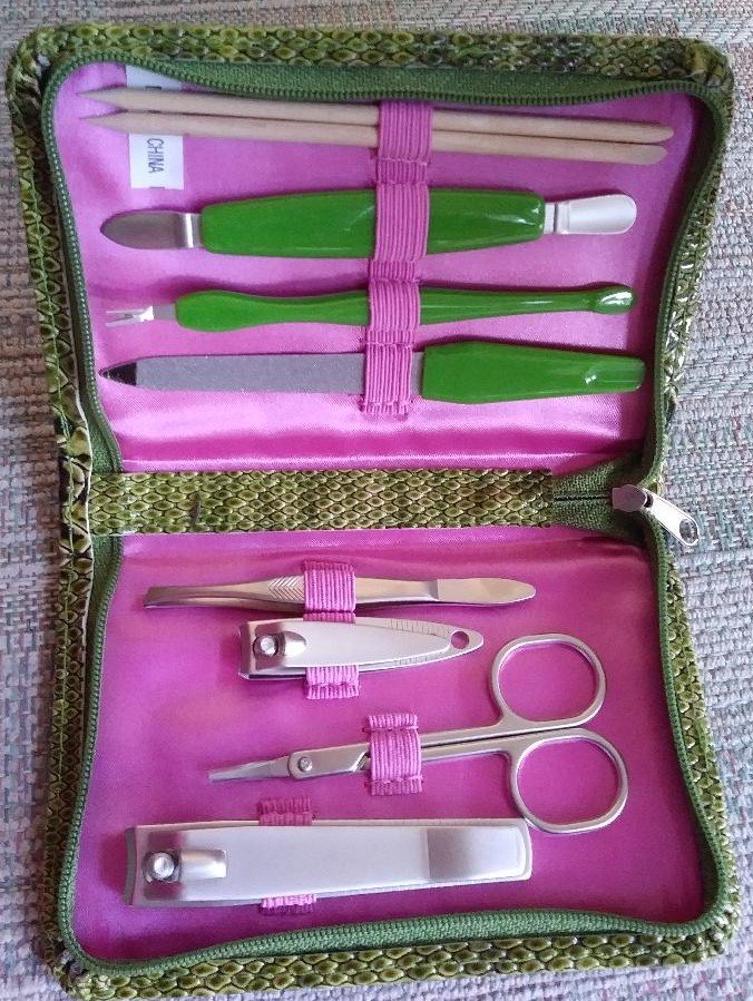 Trim Women's Personal Care Set, 9 piece in Zippered Case Green Faux