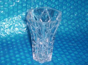 Avon  Crystal Bud Vase                (1168)