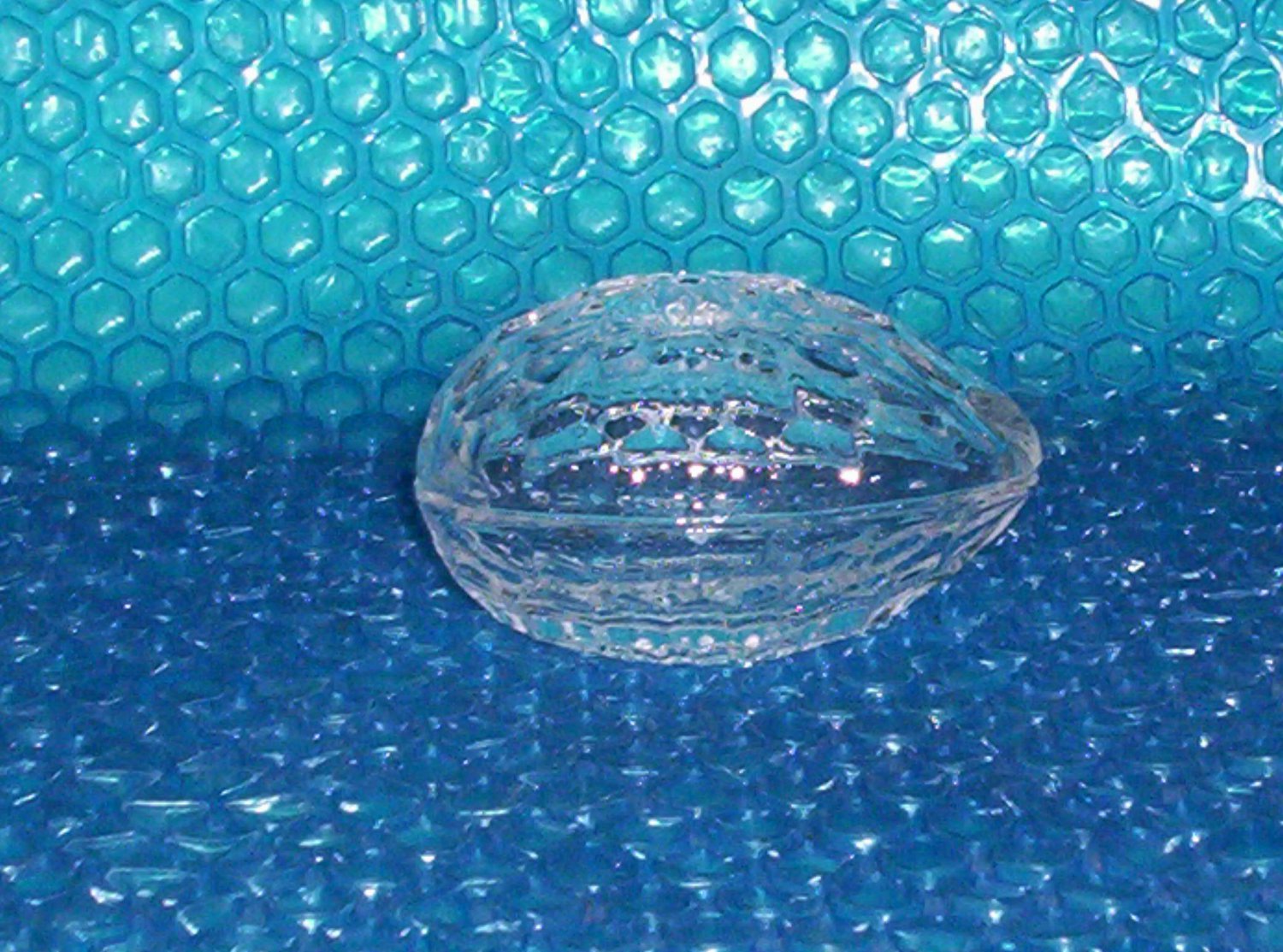 Glass  Egg container                                                          (997)