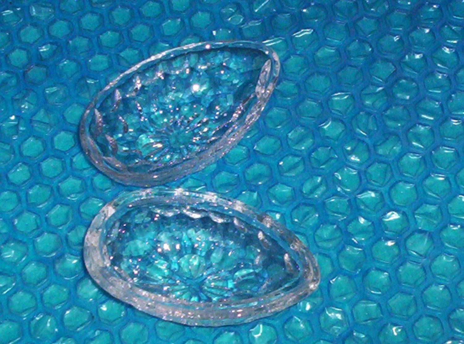 Glass Egg container (997)