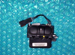 Buick Park Avenue ROOF CONSOLE TRANSMITTER garage opener module P/N: 25656906  stk#(2189)