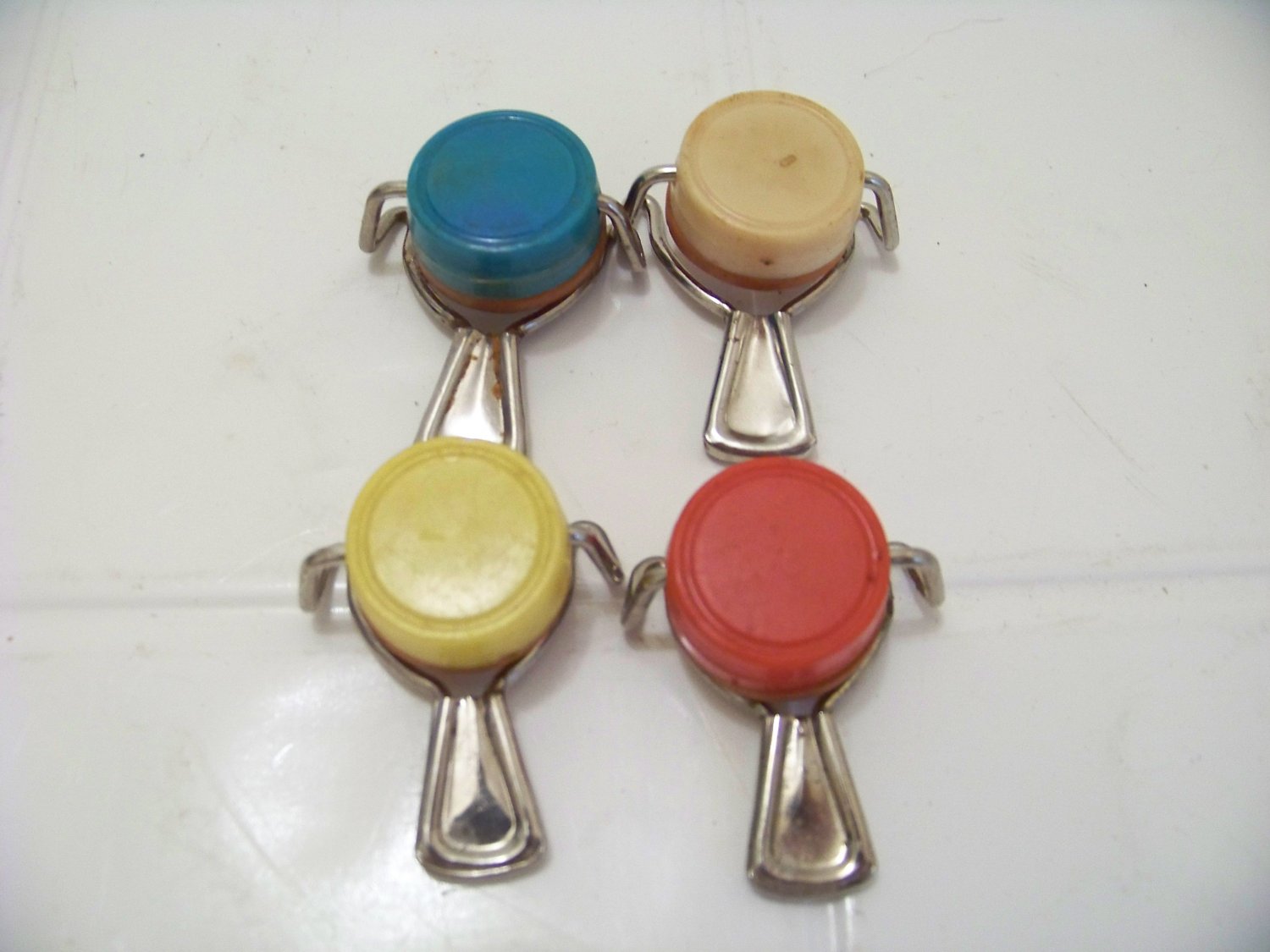 4 vintage plastic bottle caps with rubber seal