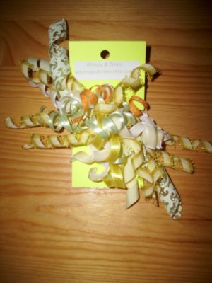 Citrus colored korker bow