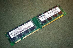 Micron 128MB PC2100 DDR-266MHz non-ECC Unbuffered CL2.5 184-Pin DIMM Memory Module MT8VDDT1664AG